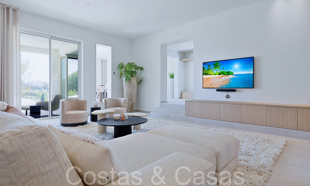 Prachtige gerenoveerde villa in eigentijdse mediterrane stijl te koop, grenzend aan de golfbaan in Benahavis - Marbella 69189