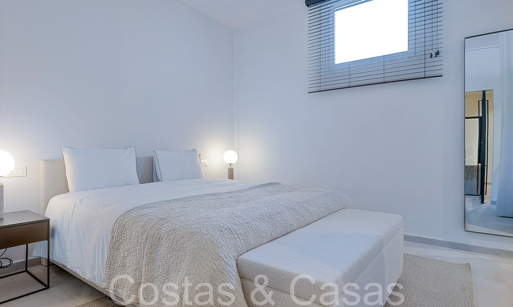 Prachtige gerenoveerde villa in eigentijdse mediterrane stijl te koop, grenzend aan de golfbaan in Benahavis - Marbella 69195