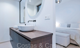 Prachtige gerenoveerde villa in eigentijdse mediterrane stijl te koop, grenzend aan de golfbaan in Benahavis - Marbella 69197 