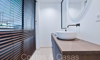 Prachtige gerenoveerde villa in eigentijdse mediterrane stijl te koop, grenzend aan de golfbaan in Benahavis - Marbella 69198 