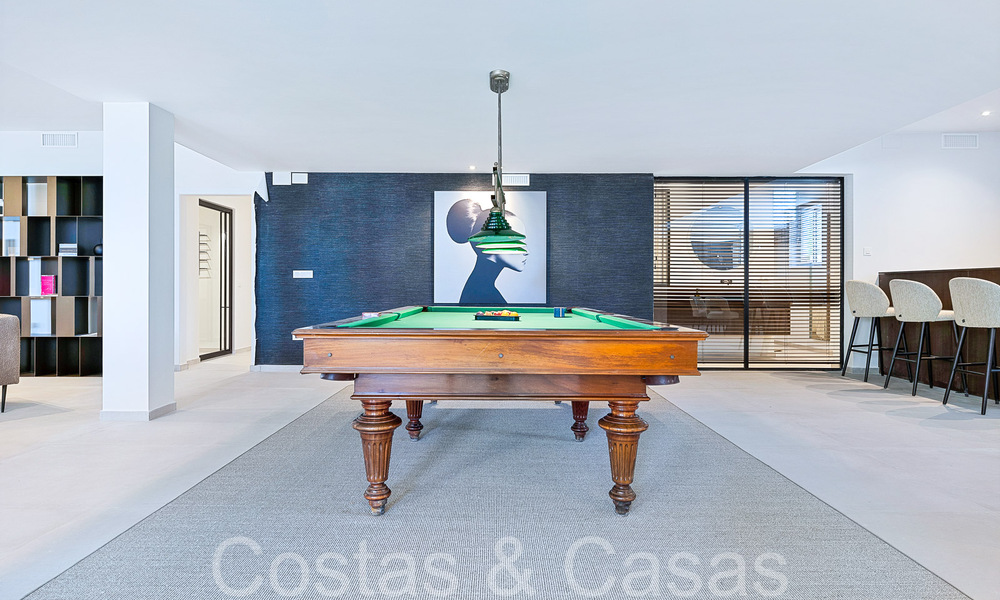 Prachtige gerenoveerde villa in eigentijdse mediterrane stijl te koop, grenzend aan de golfbaan in Benahavis - Marbella 69202