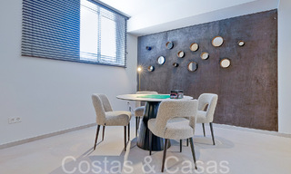 Prachtige gerenoveerde villa in eigentijdse mediterrane stijl te koop, grenzend aan de golfbaan in Benahavis - Marbella 69204 