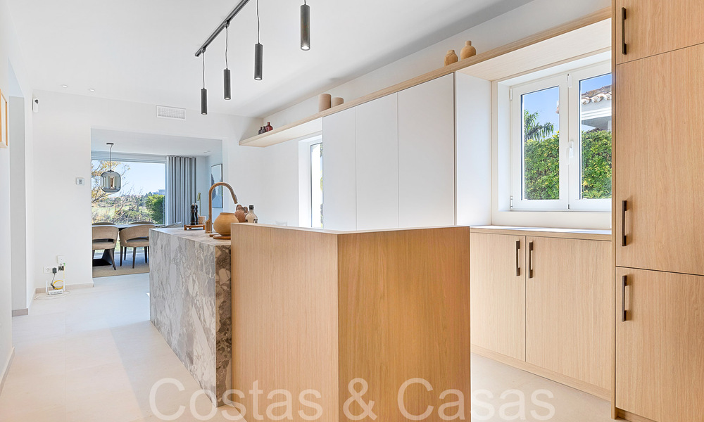 Prachtige gerenoveerde villa in eigentijdse mediterrane stijl te koop, grenzend aan de golfbaan in Benahavis - Marbella 69230