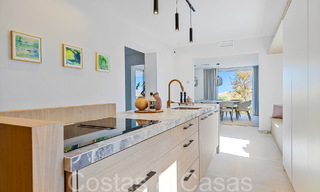 Prachtige gerenoveerde villa in eigentijdse mediterrane stijl te koop, grenzend aan de golfbaan in Benahavis - Marbella 69232 