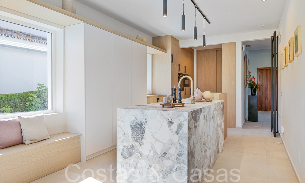 Prachtige gerenoveerde villa in eigentijdse mediterrane stijl te koop, grenzend aan de golfbaan in Benahavis - Marbella 69235