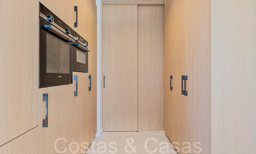 Prachtige gerenoveerde villa in eigentijdse mediterrane stijl te koop, grenzend aan de golfbaan in Benahavis - Marbella 69236