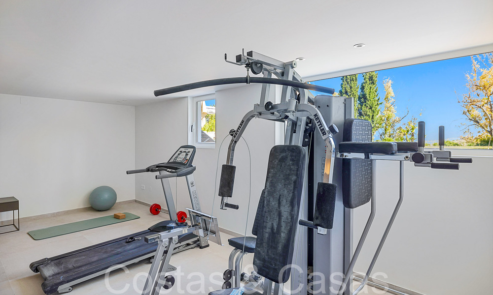 Prachtige gerenoveerde villa in eigentijdse mediterrane stijl te koop, grenzend aan de golfbaan in Benahavis - Marbella 69239