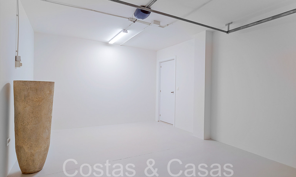 Prachtige gerenoveerde villa in eigentijdse mediterrane stijl te koop, grenzend aan de golfbaan in Benahavis - Marbella 69244