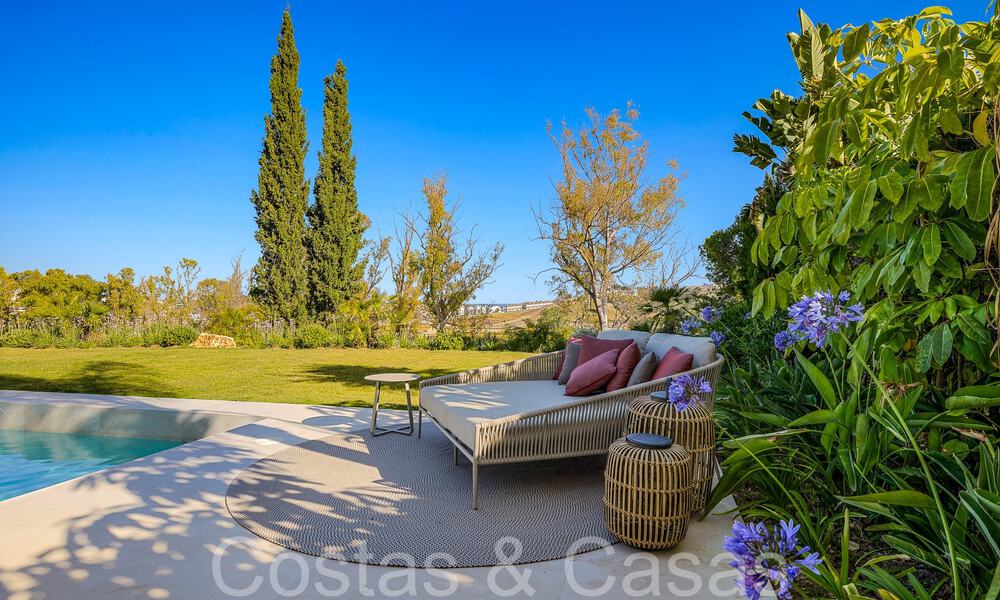 Prachtige gerenoveerde villa in eigentijdse mediterrane stijl te koop, grenzend aan de golfbaan in Benahavis - Marbella 69251