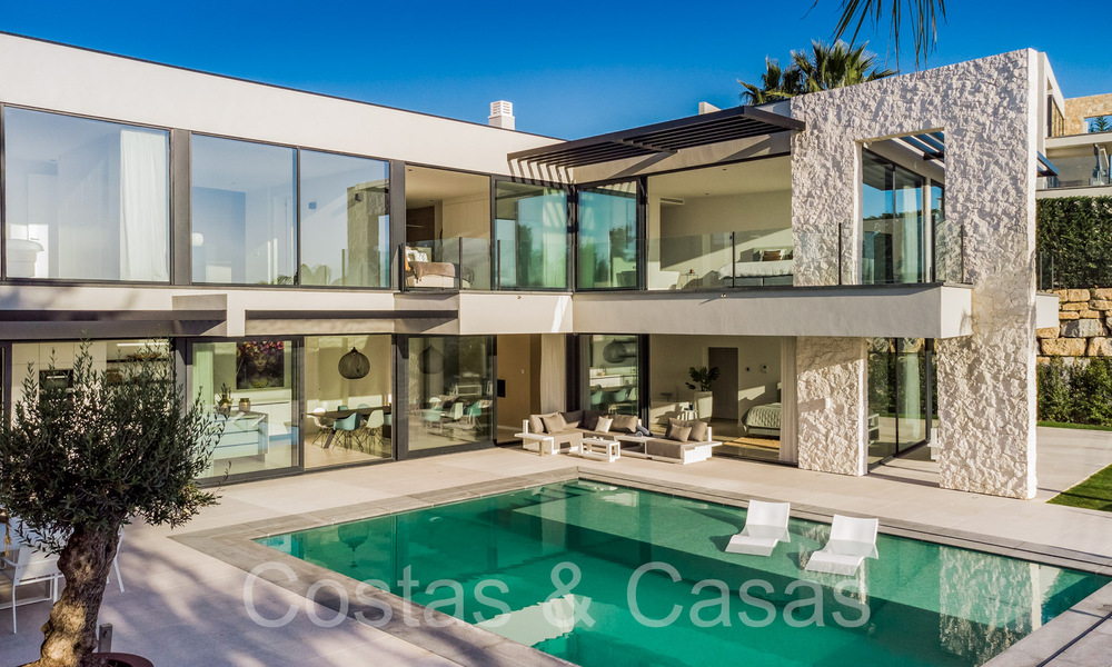 Superieure luxevilla te koop, frontlijn golf met panoramisch berg-, golf en zeezicht in Benahavis - Marbella 69307