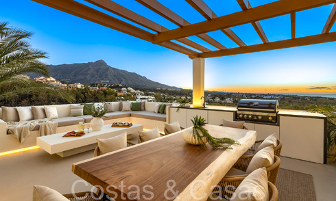Eersteklas duplex penthouse met panoramisch zeezicht en eigen dompelbad te koop in Nueva Andalucia, Marbella 69457