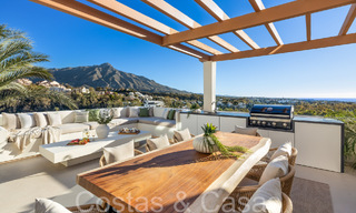 Eersteklas duplex penthouse met panoramisch zeezicht en eigen dompelbad te koop in Nueva Andalucia, Marbella 69461 