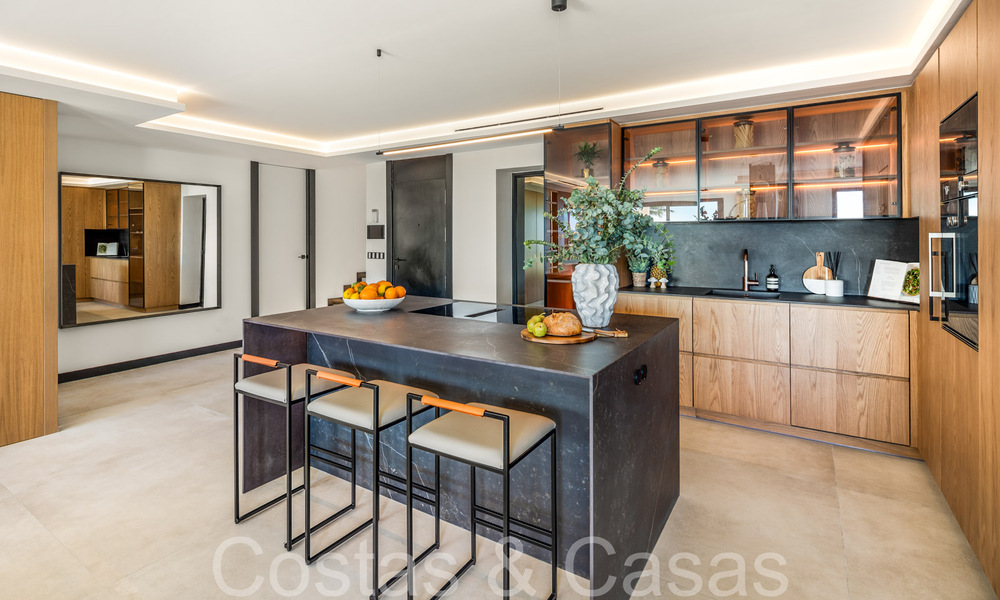 Eersteklas duplex penthouse met panoramisch zeezicht en eigen dompelbad te koop in Nueva Andalucia, Marbella 69467