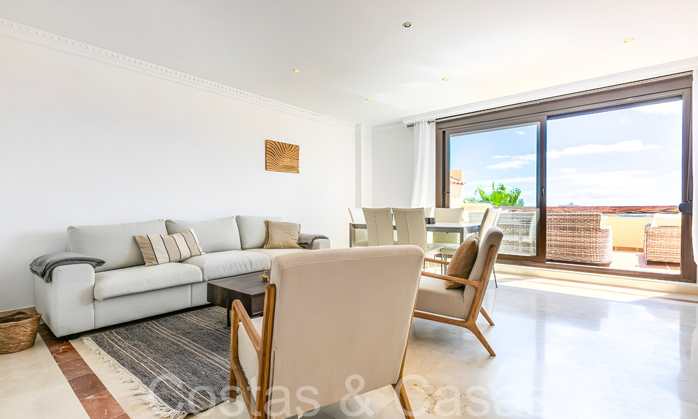 Instapklaar luxe penthouse met magnifiek uitzicht op de golfbaan en de Middellandse Zee te koop in Benahavis - Marbella 69620