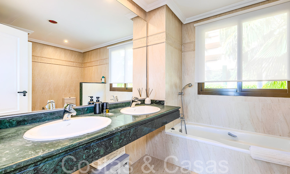 Instapklaar luxe penthouse met magnifiek uitzicht op de golfbaan en de Middellandse Zee te koop in Benahavis - Marbella 69622