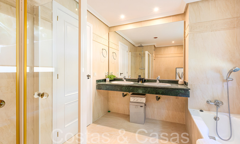 Instapklaar luxe penthouse met magnifiek uitzicht op de golfbaan en de Middellandse Zee te koop in Benahavis - Marbella 69642