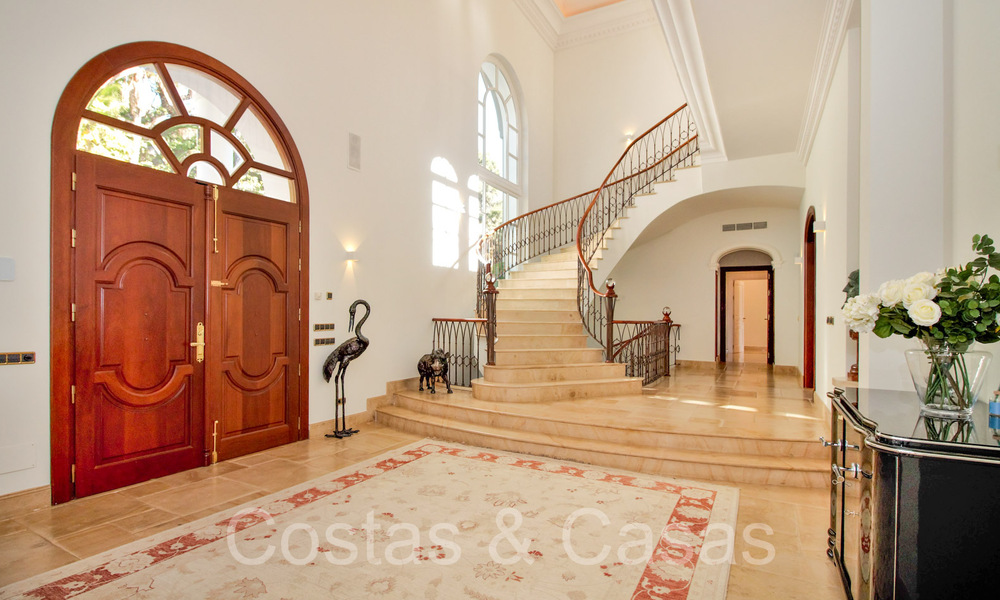 Klassieke Mediterrane villa met adembenemend zeezicht te koop, in het exclusieve La Zagaleta resort in Benahavis - Marbella 69759