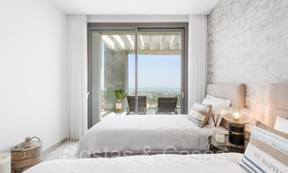 Instapklaar, eigentijds penthouse met panoramisch zeezicht te koop in een hoogstaand complex van Benahavis - Marbella 70004 