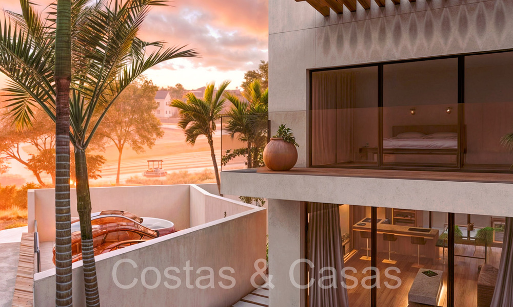 Nieuwe ontwikkeling van townhouses te koop grenzend aan de golfbaan in Estepona 70556