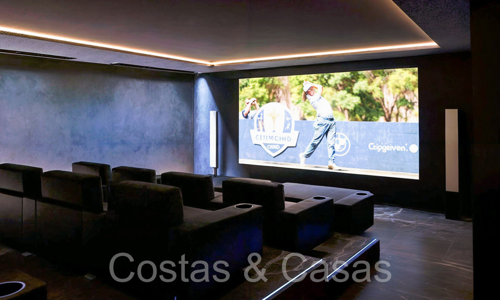 Nieuwe ontwikkeling van townhouses te koop grenzend aan de golfbaan in Estepona 70558