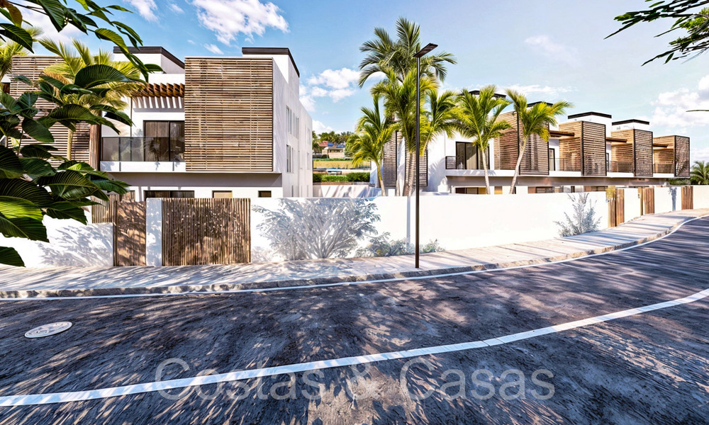 Nieuwe ontwikkeling van townhouses te koop grenzend aan de golfbaan in Estepona 70565