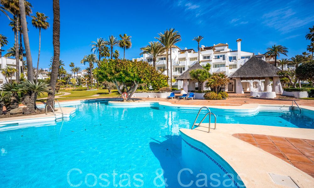 Penthouse te koop in een begeerd strandcomplex op de New Golden Mile tussen Marbella en Estepona 70716