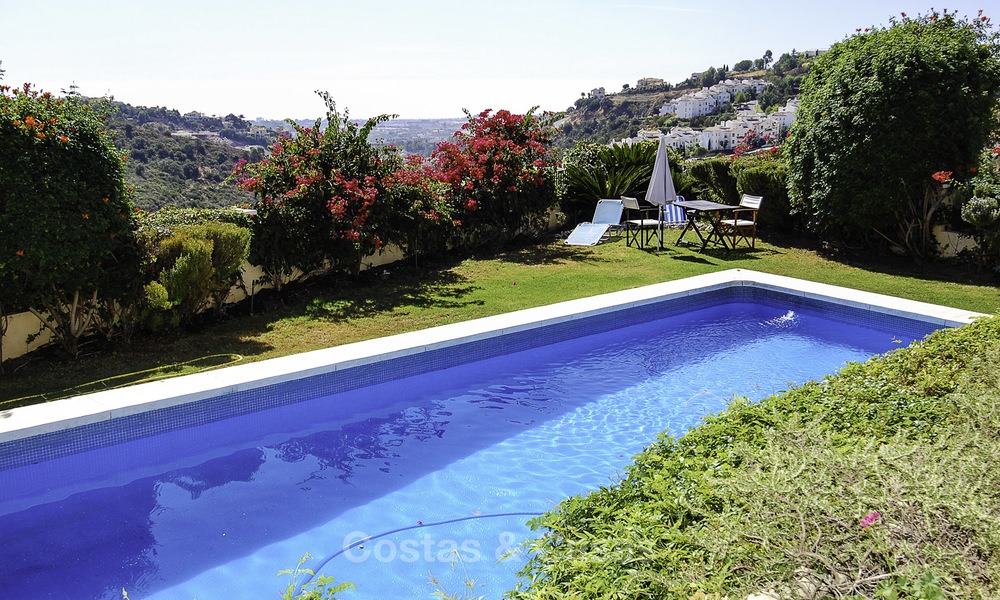 Luxe villa te koop in een gated golf resort Marbella - Benahavis 14078