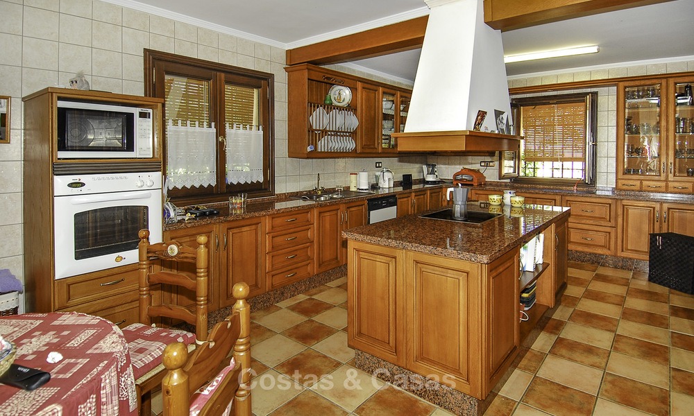 Luxe villa te koop in een gated golf resort Marbella - Benahavis 14081