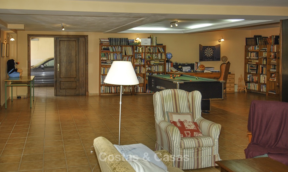 Luxe villa te koop in een gated golf resort Marbella - Benahavis 14093