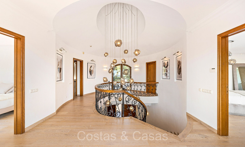 Majestueuze villa in traditionele stijl te koop, met panoramisch zeezicht in Marbella - Benahavis 72527