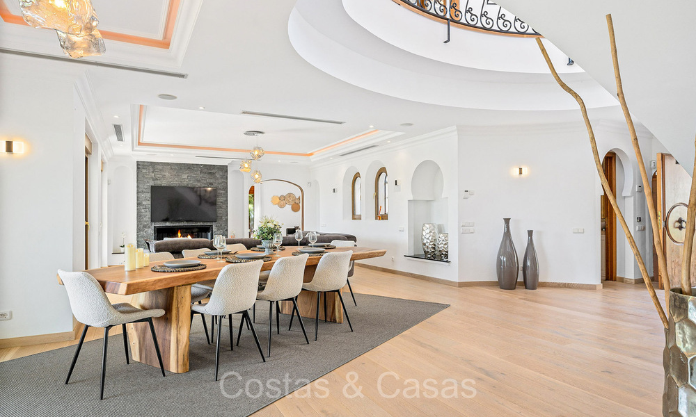 Majestueuze villa in traditionele stijl te koop, met panoramisch zeezicht in Marbella - Benahavis 72543