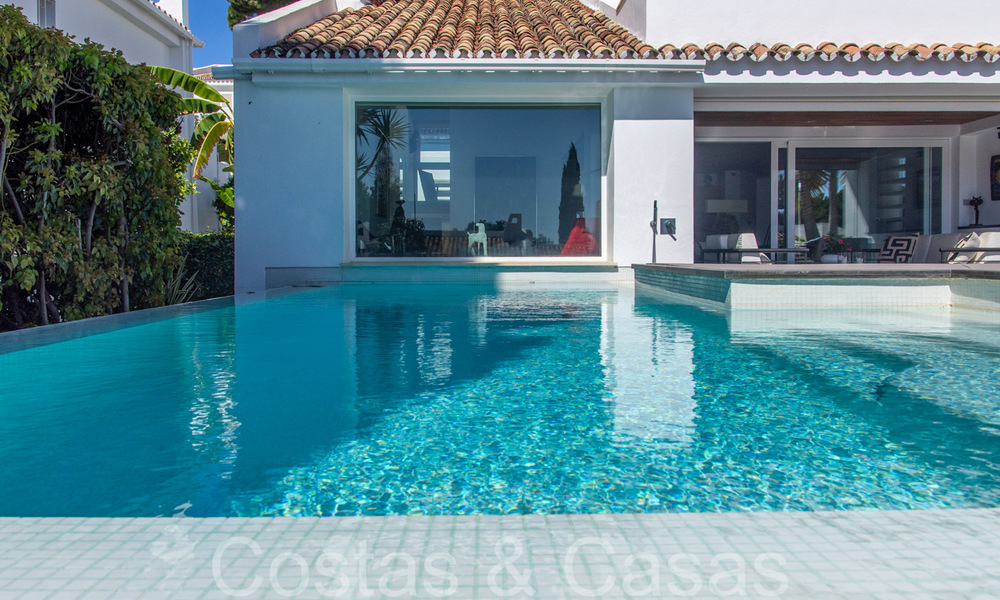 Huizen te koop in een beveiligde urbanisatie, omgeven door de Aloha golfbaan in Nueva Andalucia, Marbella 805064