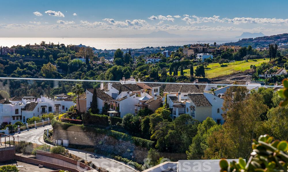 Moderne luxe appartementen te koop met zeezicht in een beveiligde urbanisatie in het vooraanstaande Benahavis - Marbella 805292