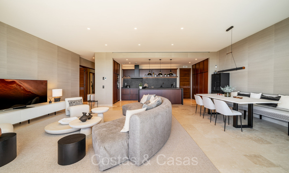 Eersteklas modern luxe appartement met adembenemend golf- en zeezicht te koop in een 5* golfresort in Casares, Costa del Sol 73395