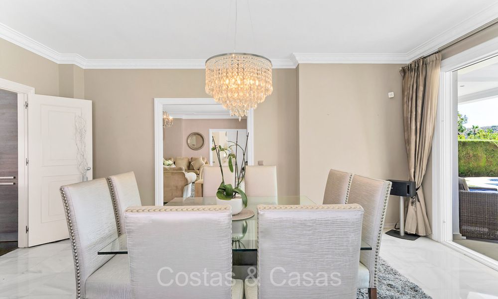 Ruime familievilla met mediterrane stijl te koop, eerstelijns golf op de New Golden Mile, Marbella - Benahavis 73605