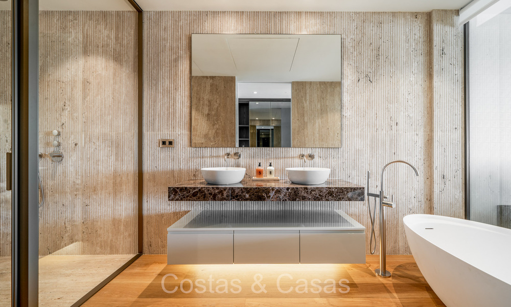 Instapklaar, prestigieus duplex appartement te koop in een chique resort-stijl complex o/d Golden Mile van Marbella 73840