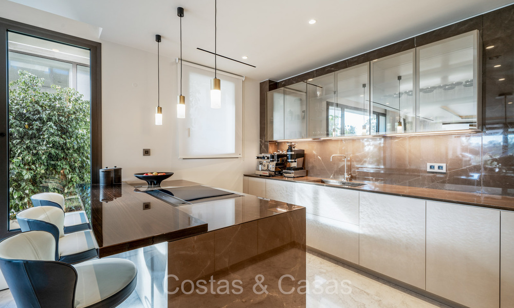 Instapklaar, prestigieus duplex appartement te koop in een chique resort-stijl complex o/d Golden Mile van Marbella 73856