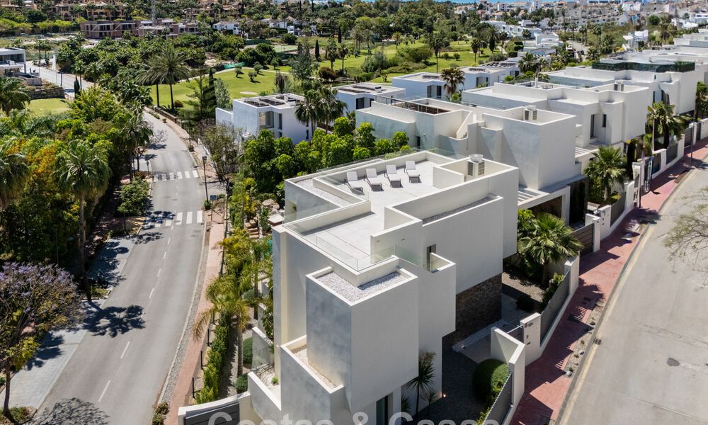 Instapklare, luxevilla te koop op loopafstand van een prachtig golfclubhuis op de New Golden Mile tussen Marbella - Estepona 805995