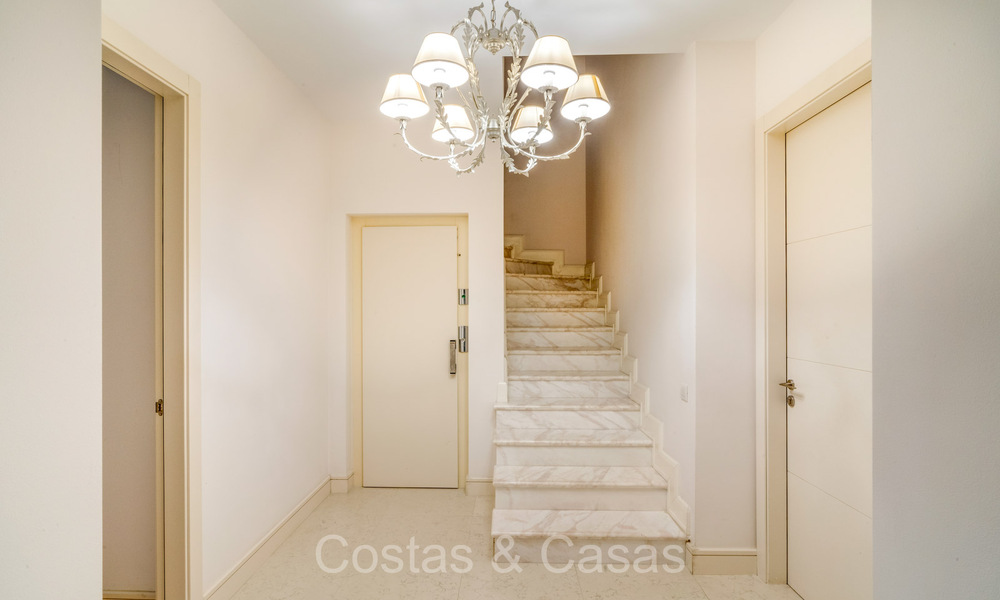 Eersteklas mediterrane villa te koop in een exclusief complex op de Golden Mile van Marbella 74146