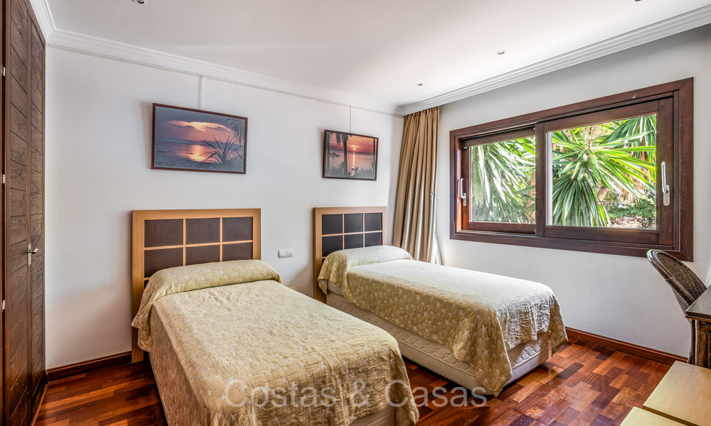 Indrukwekkende luxevilla te koop op een steenworp afstand van het strand op de New Golden Mile tussen Marbella en Estepona 74228