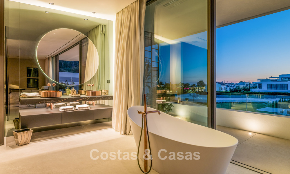 Instapklaar huis in een innovatief en luxueus complex met zeezicht, gelegen op Marbella’s Golden Mile 74539