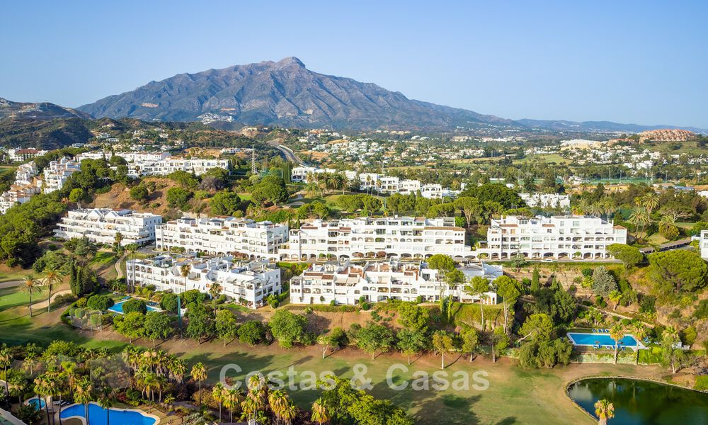 Prestigieus gerenoveerd penthouse te koop, grenzend aan een toonaangevende golfbaan in La Quinta, Benahavis - Marbella 74475