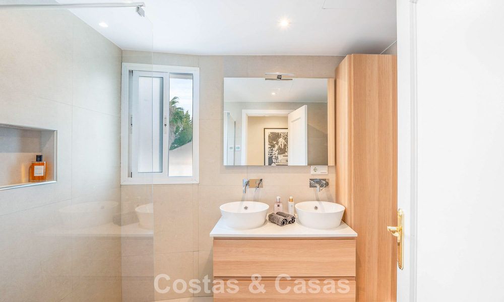 Contemporain gerenoveerd appartement op loopafstand van alle voorzieningen en het strand in Nueva Andalucia, Marbella 74639