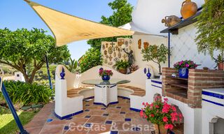 Ruim huis te koop, met uitgestrekte buitenruimtes in een gated complex in Nueva Andalucia, Marbella 74697 