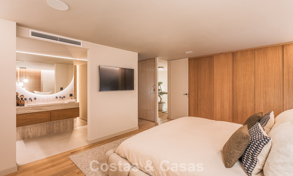 Prestigieus gerenoveerd penthouse met panoramisch zeezicht te koop in Nueva Andalucia’s golfvallei, Marbella 773612