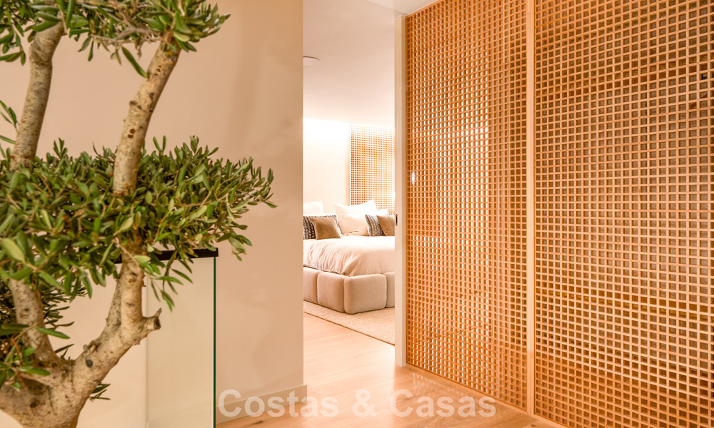 Prestigieus gerenoveerd penthouse met panoramisch zeezicht te koop in Nueva Andalucia’s golfvallei, Marbella 773614