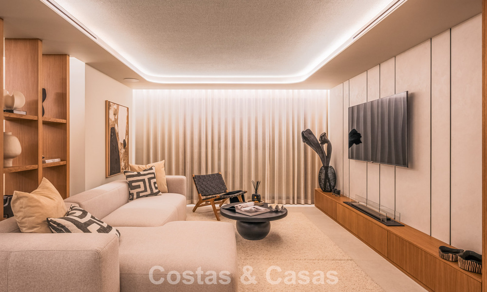 Prestigieus gerenoveerd penthouse met panoramisch zeezicht te koop in Nueva Andalucia’s golfvallei, Marbella 773616