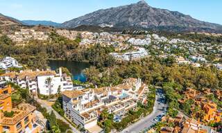 Prestigieus gerenoveerd penthouse met panoramisch zeezicht te koop in Nueva Andalucia’s golfvallei, Marbella 773620 
