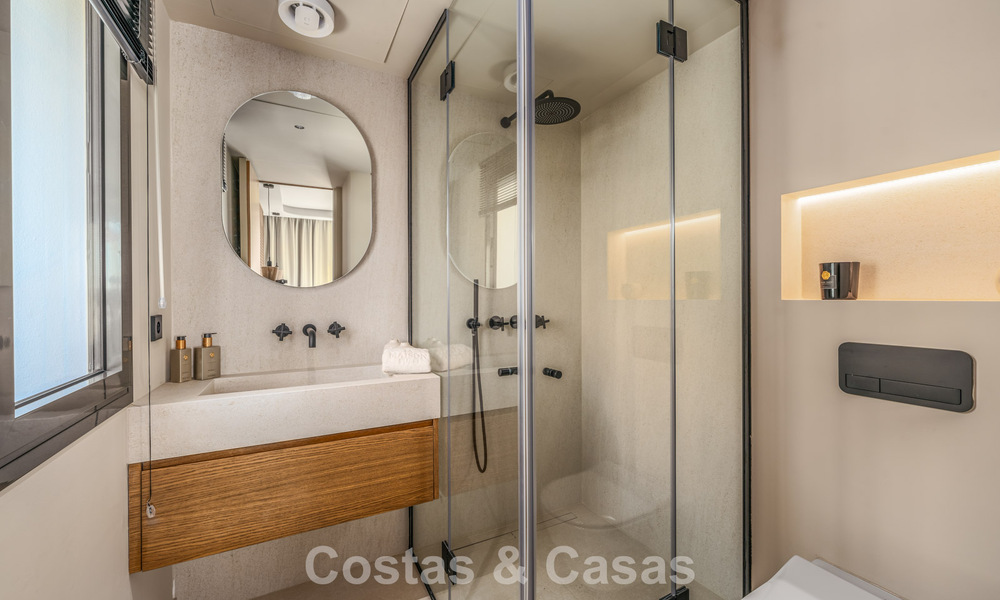 Prestigieus gerenoveerd penthouse met panoramisch zeezicht te koop in Nueva Andalucia’s golfvallei, Marbella 773625