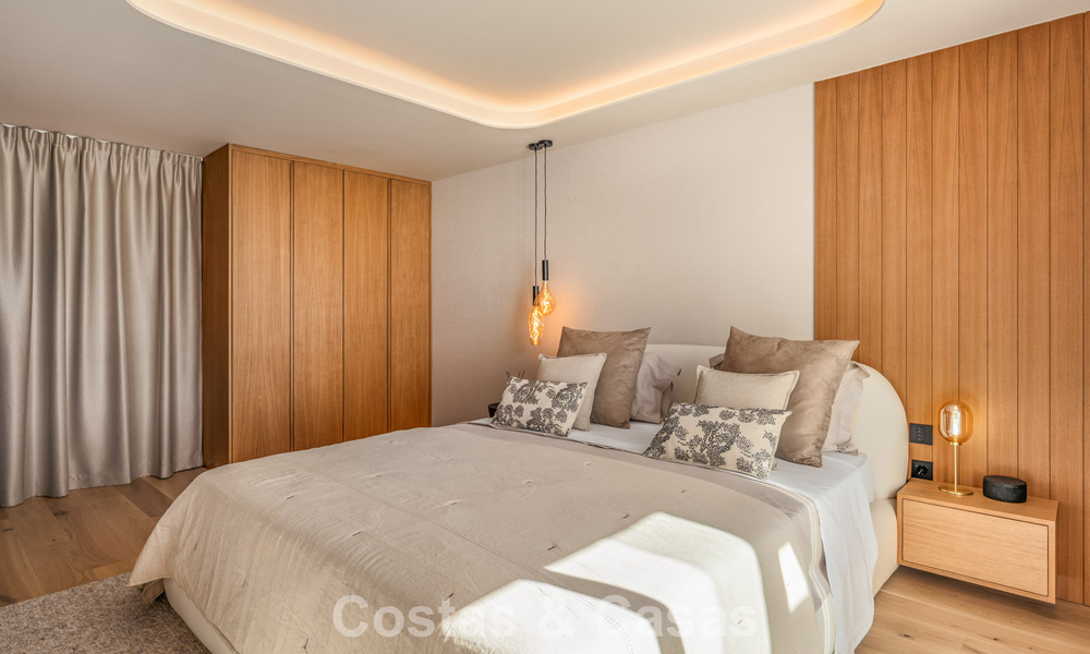 Prestigieus gerenoveerd penthouse met panoramisch zeezicht te koop in Nueva Andalucia’s golfvallei, Marbella 773626